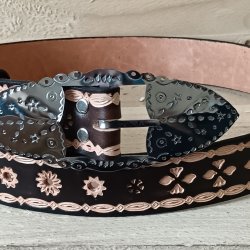 Folklórny opasok s antikorovou prackou